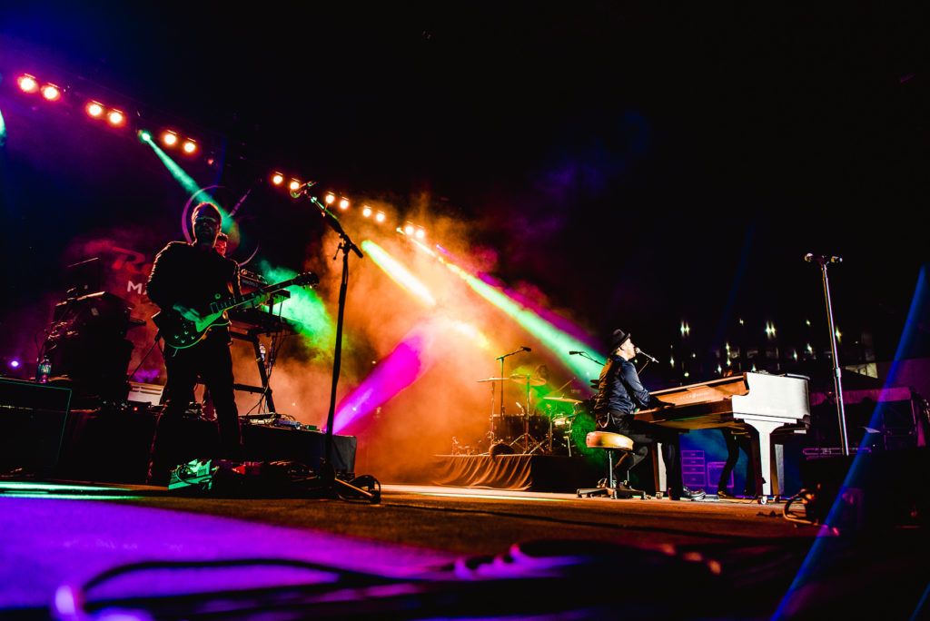 Gavin Degraw at Red Hat Ampitheater by raleigh concert photographer dave shay
