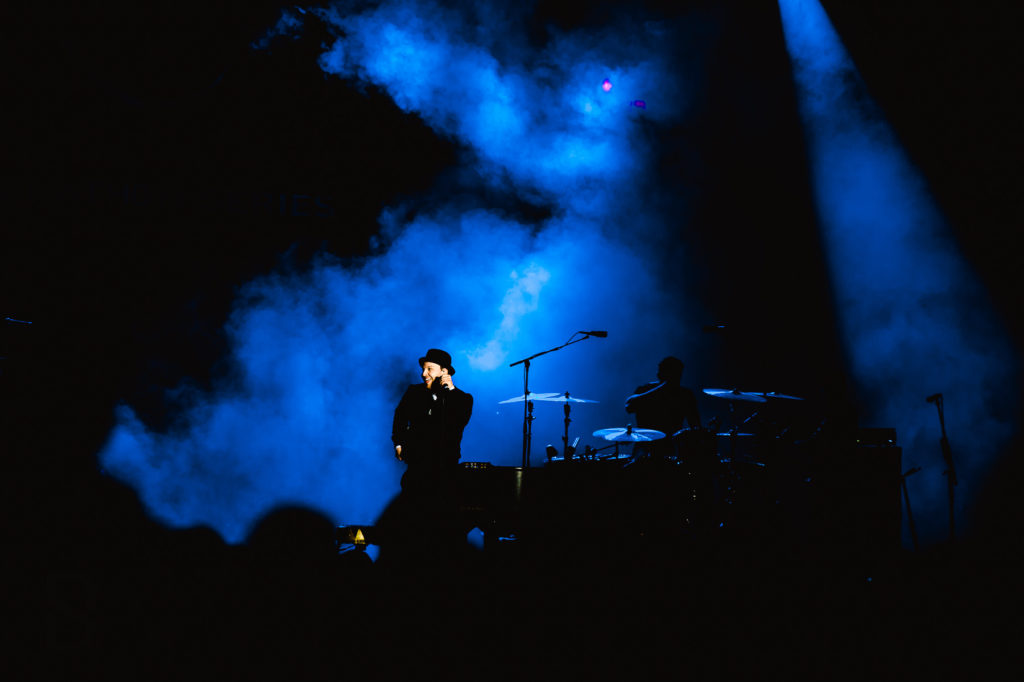 Gavin Degraw at Red Hat Ampitheater by raleigh concert photographer dave shay