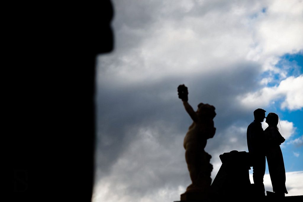 Silhouette of statues and a couple