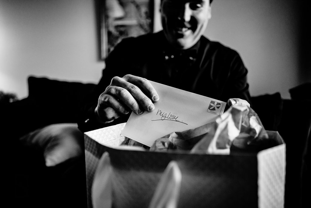 groom reading note from bride